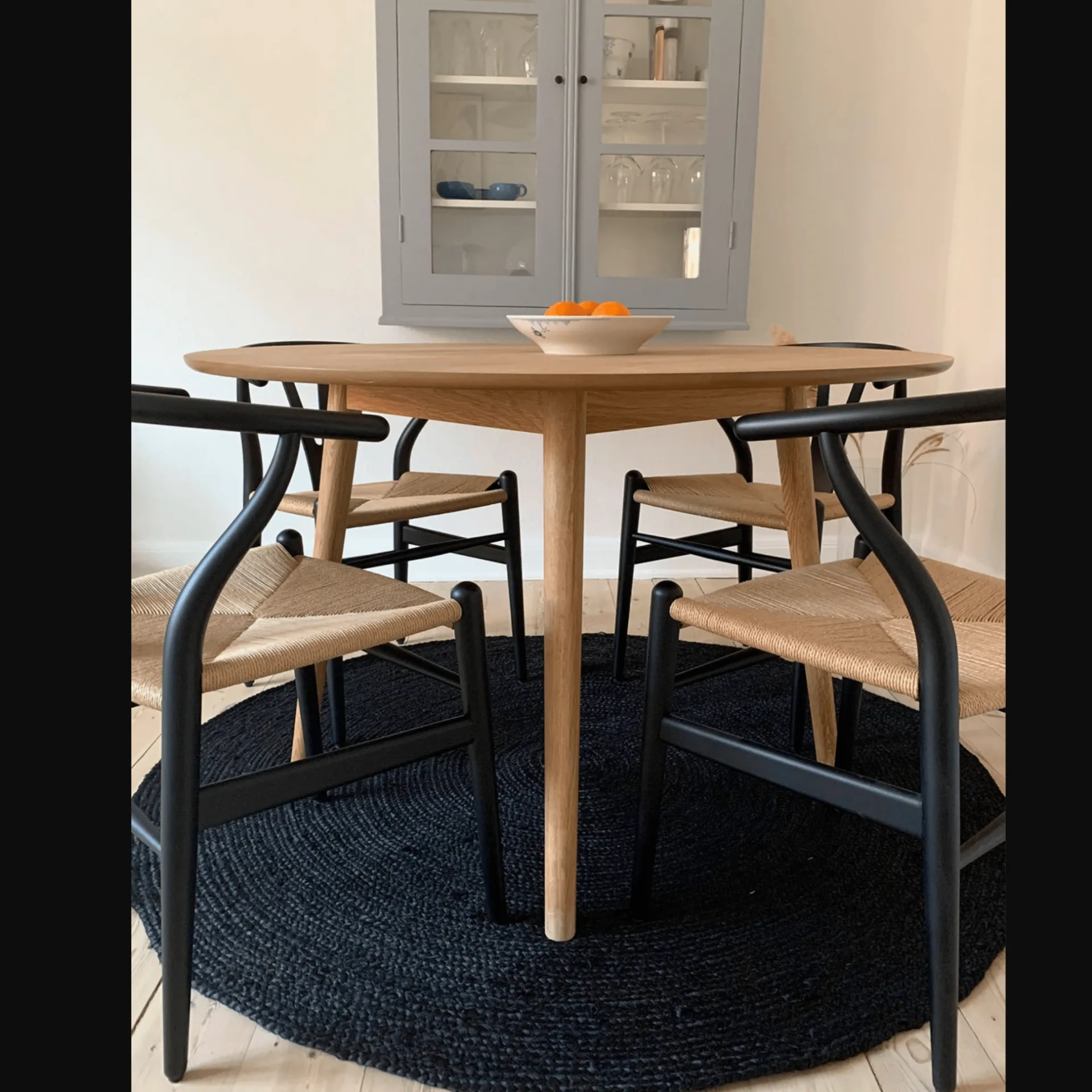 New Nimara Alex rundt tæppe - Sort jute Ø150 cm