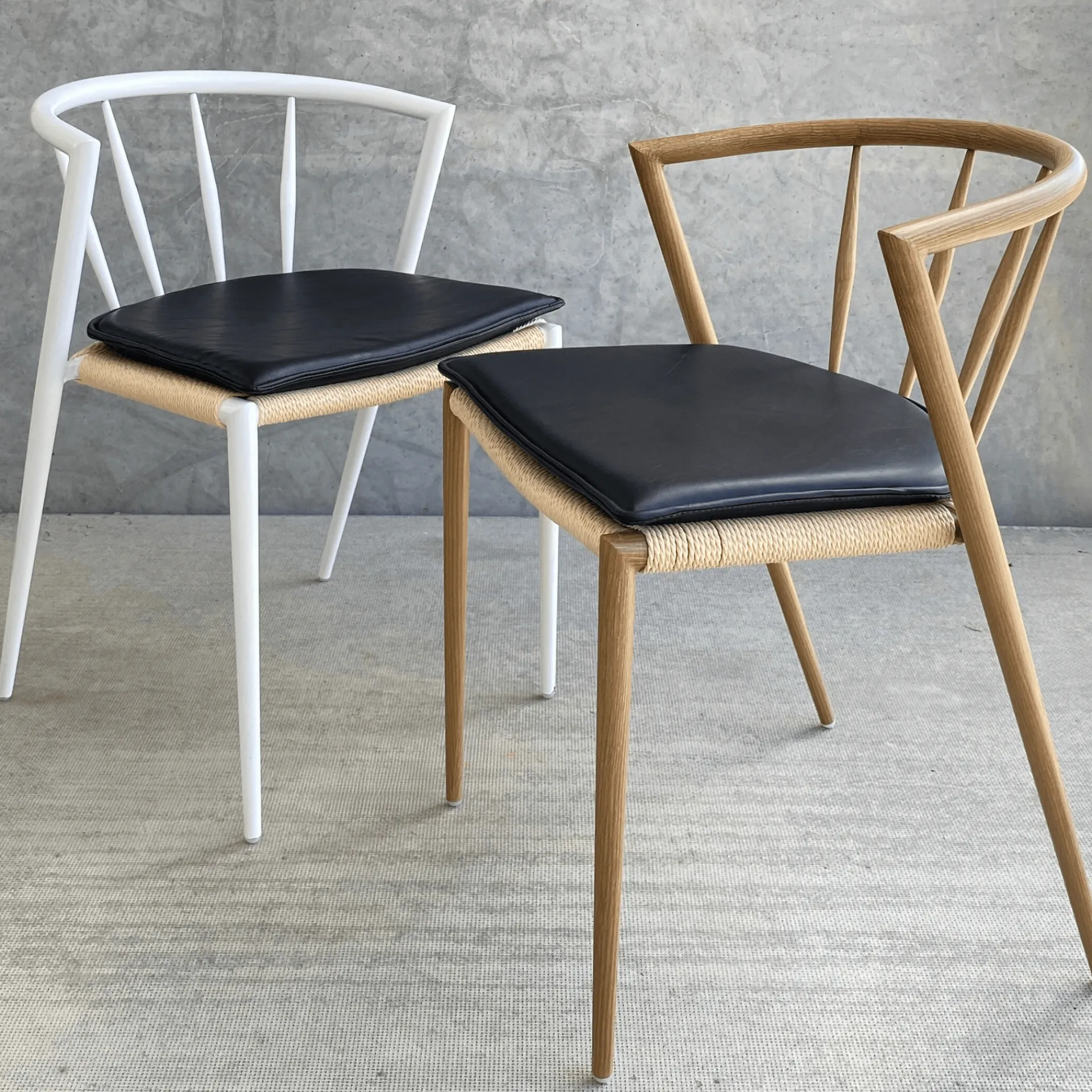 Nimara Bella - Sædehynde i sort kunstlæder