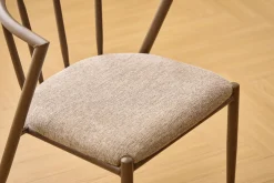 Nimara Bella spisebordsstol - Røget egelook med sand polstret sæde