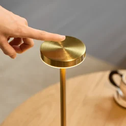 Clearance Nimara Elvis LED bordlampe guld