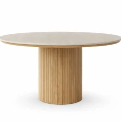 New Nimara Enzo rundt spisebord med bordplade i beige sten og lamelfod i egetræ Ø120 cm