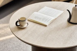 Nimara Enzo sofabord i stenbordplade med røget eg lamelfod Ø78 cm