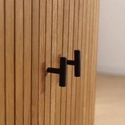 Hot Nimara Florence jalousi skab med lameller i eg 70x40x85 cm