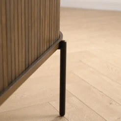 Online Nimara Florence jalousi tv-bord med lameller i røget eg 138x40x55 cm