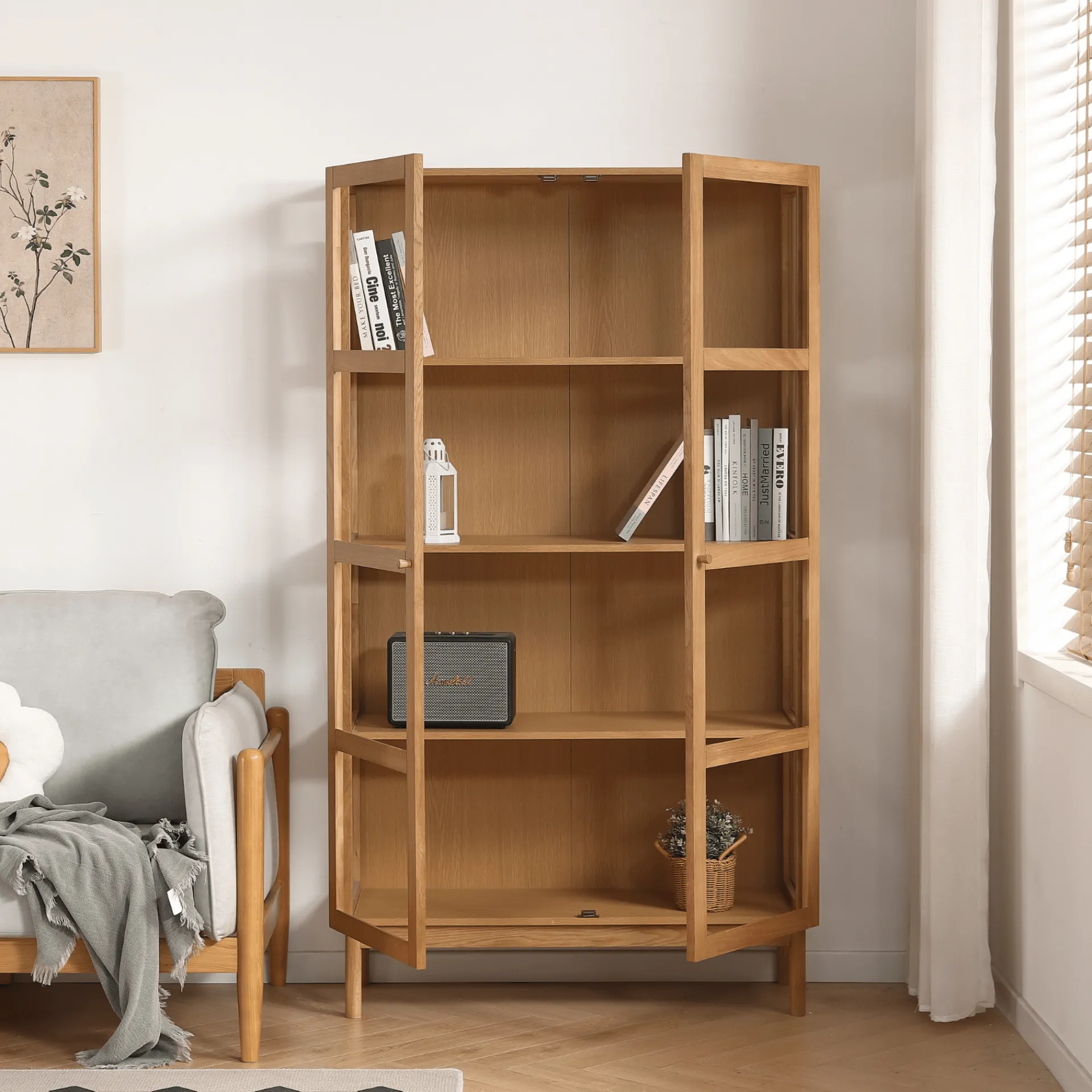 Online Nimara Havana egetræ vitrineskab med 2 låger - 180x40x100 cm