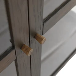 Discount Nimara Havana vitrineskab i røget eg med 2 låger - 110x40x100 cm