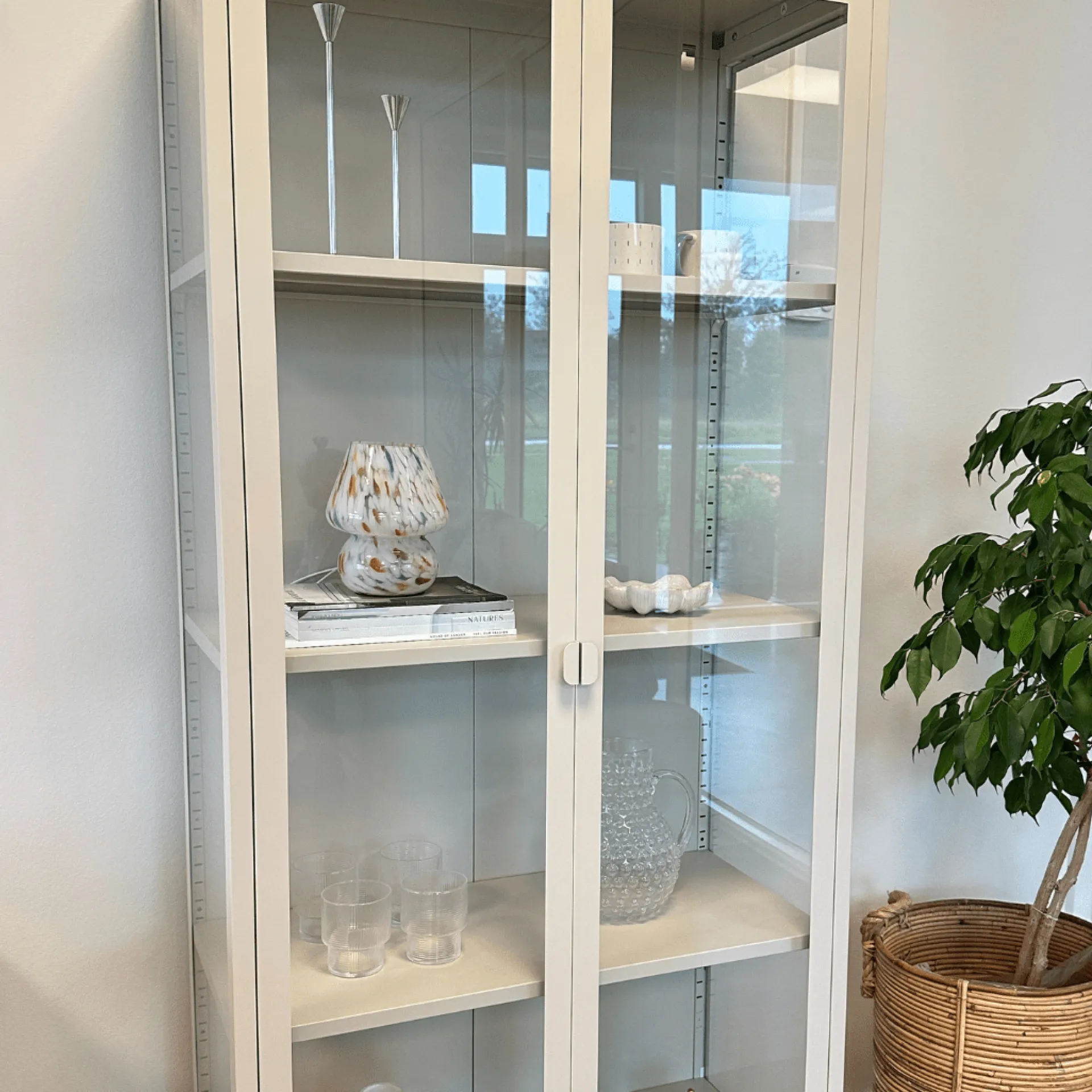 Outlet Nimara Herman Vitrineskab - Beige metal/glas - 110x40x140 cm