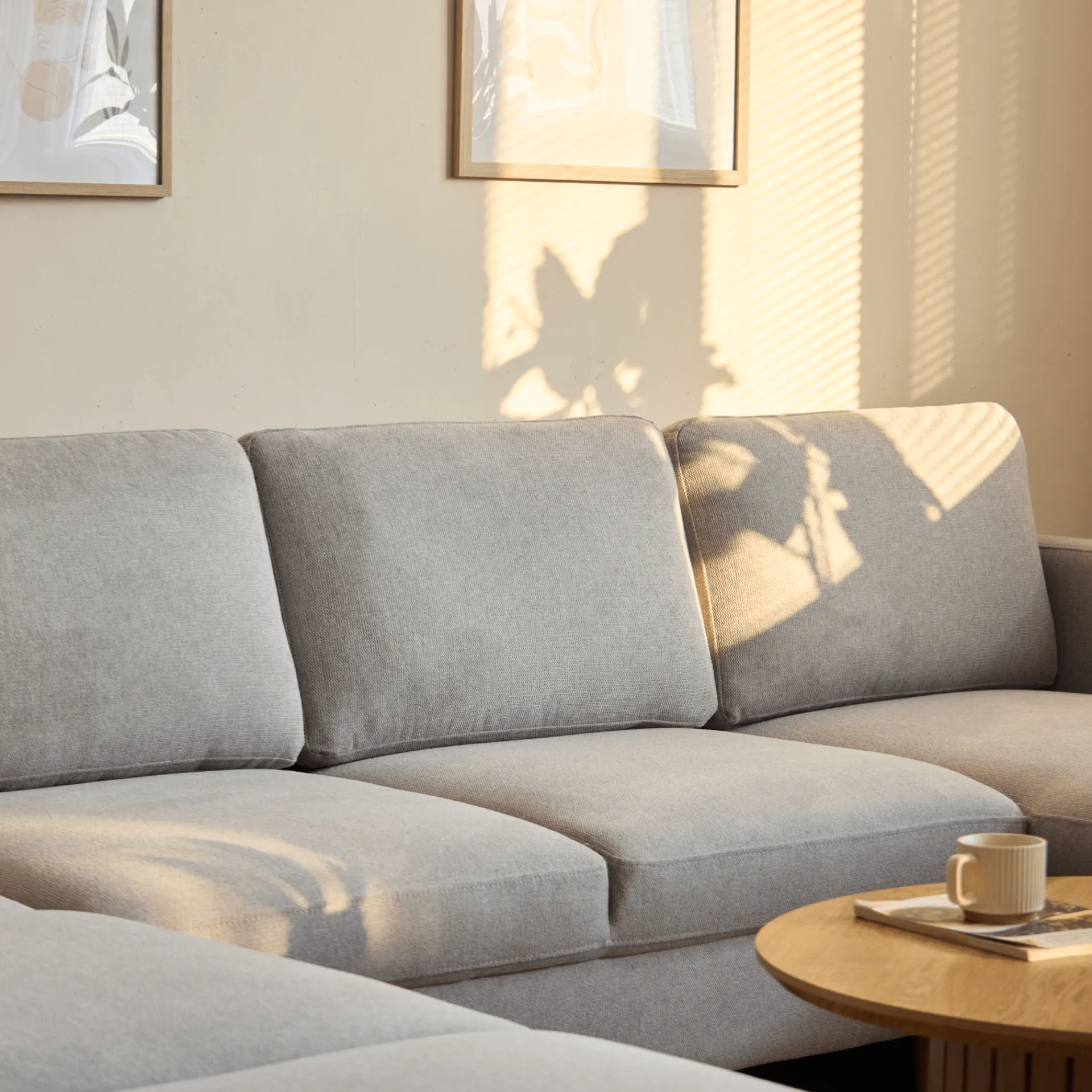 New Nimara Jennifer højrevendt u-sofa i lys grå med chaiselong - L: 300 x D: 208 x H: 82 cm