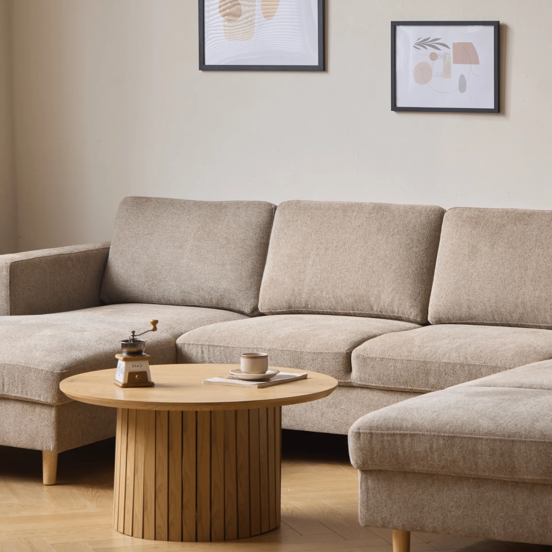 Nimara Jennifer venstrevendt u-sofa i sand med chaiselong - L: 300 x D: 208 x H: 82 cm