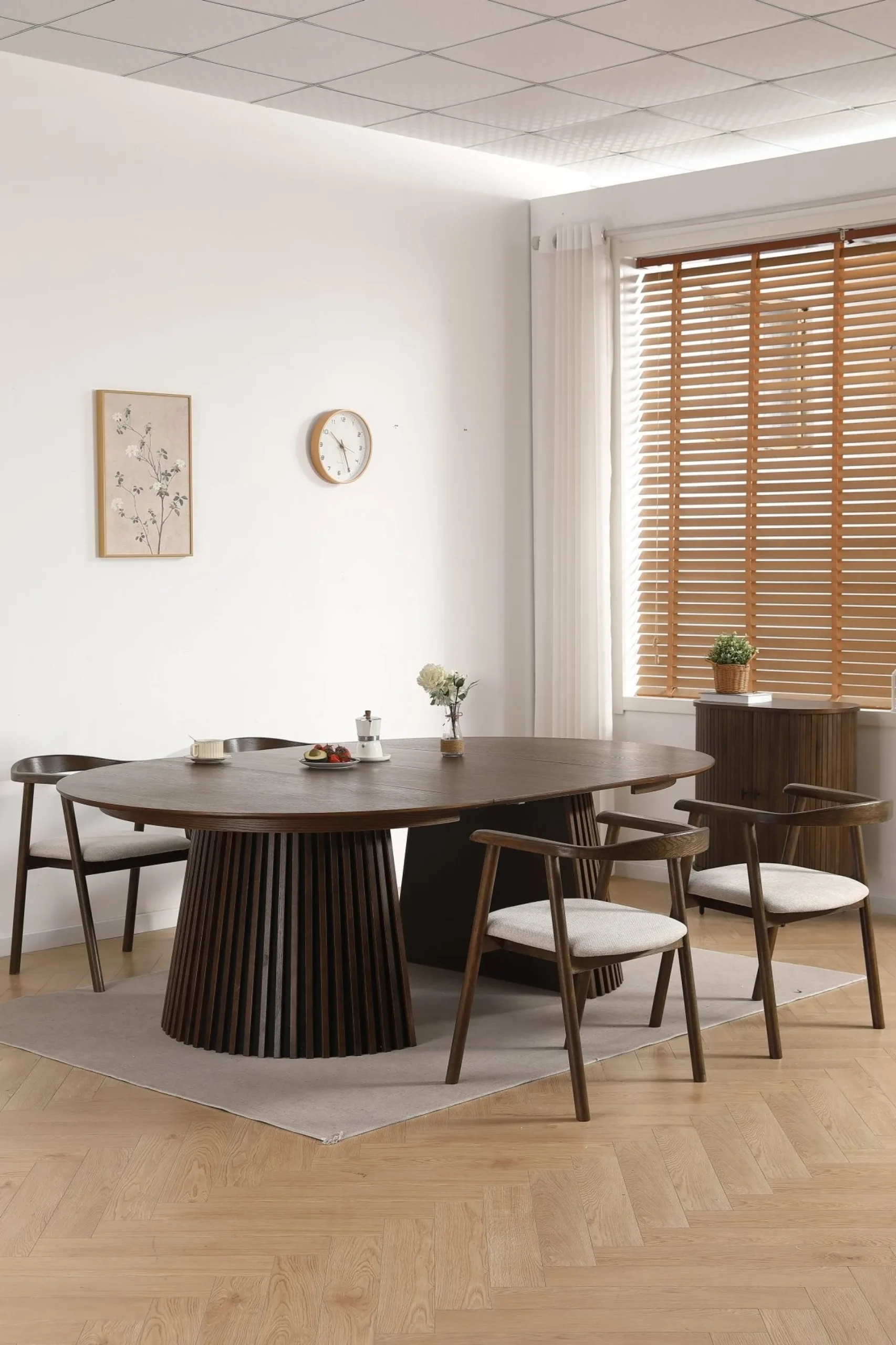 Sale Nimara Jocelyn spisebordsstol i røget eg med beige stofsæde