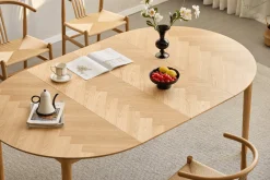 Sale Nimara Joshua - Rundt spisebord i natur egefiner med udtræk 120/160/200 cm - Inkl. 2 Tillægsplader