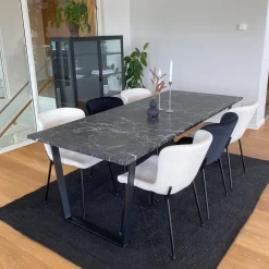 Outlet Nimara Karl spisebord i mat sort med marmor look - 210 x 90 cm