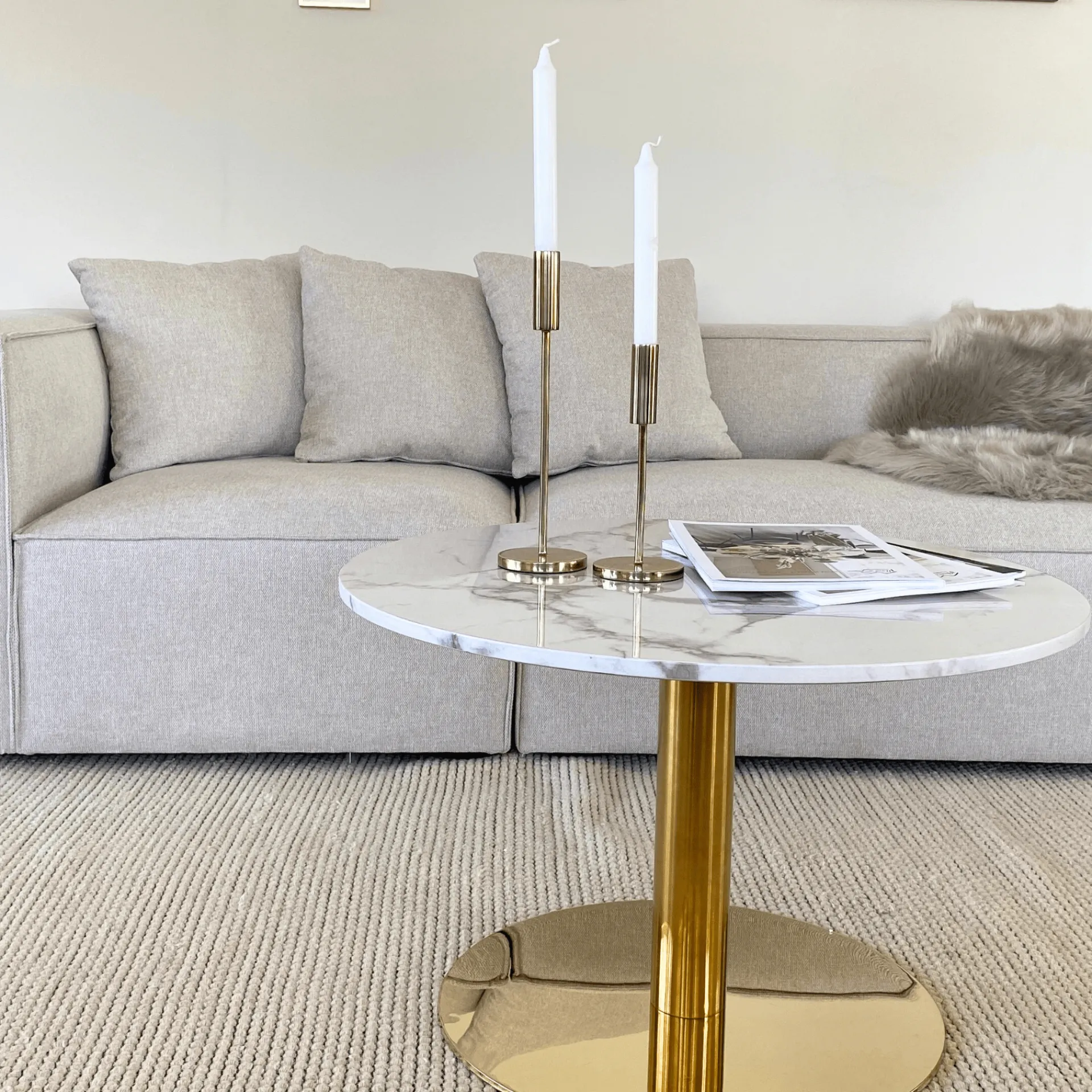 Best Nimara Lazio rundt sofabord i hvid marmor look med guld/messing ben Ø70 cm