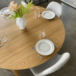 Online Nimara Liam rundt spisebord i olieret egefiner med udtræk 120/160/200 cm - Inkl. 2 tillægsplader