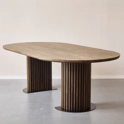 Clearance Nimara Matteo - Plankebord med lamelfod i røget massiv eg 240x120x77 cm