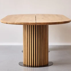 New Nimara Matteo - Plankebord med lamelfod i olieret/natur massiv eg 240x120x77 cm