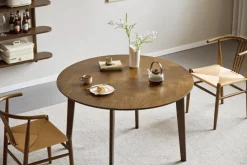 New Nimara Miles - Rundt spisebord Ø120 cm i røget egefiner med sildebensmønster