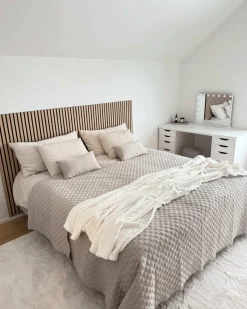 New Nimara Premium Kontinentalseng i beige 180x200 cm med 7 cm topmadras i memoryskum inkl. chrome ben