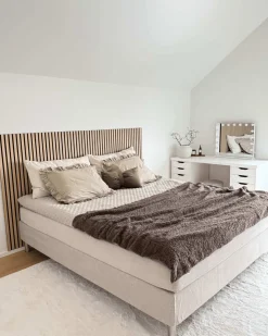 New Nimara Premium Kontinentalseng i beige 180x200 cm med 7 cm topmadras i memoryskum inkl. chrome ben