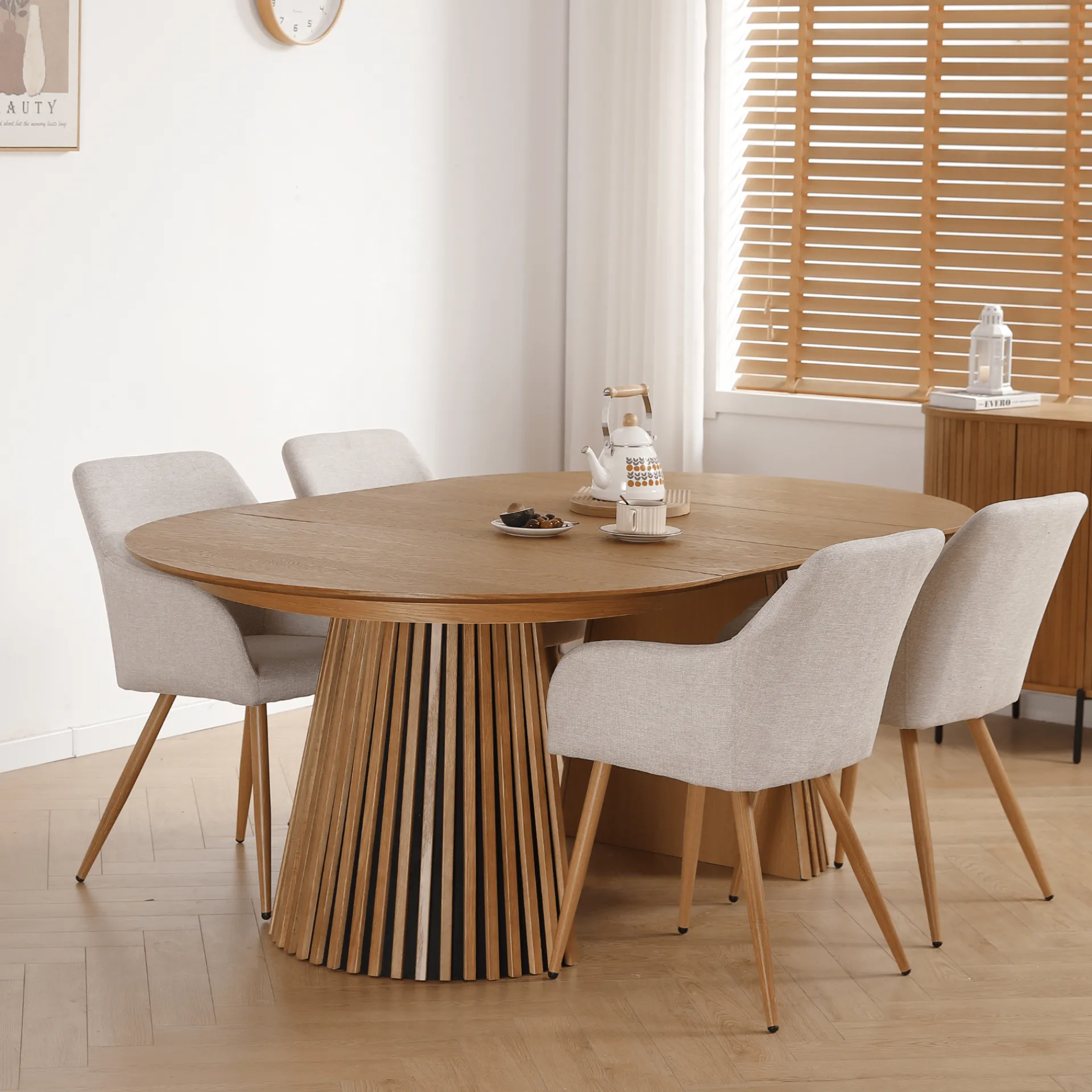 Sale Nimara Spisebordssæt - Lewis lamel spisebord Ø120 cm med udtræk i egefiner + 6 x Jenna spisebordsstole i beige