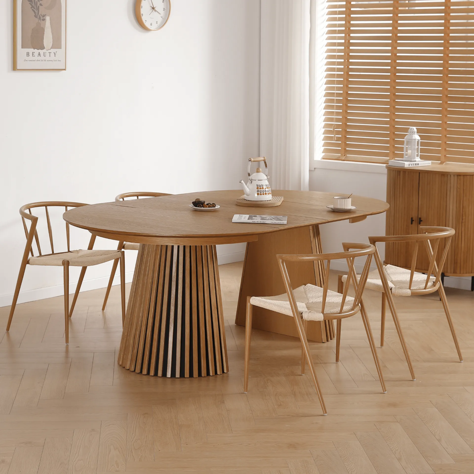 Clearance Nimara Spisebordssæt - Lewis lamel spisebord Ø120 cm med udtræk i egefiner + 6 x Bella spisebordsstole i egelook